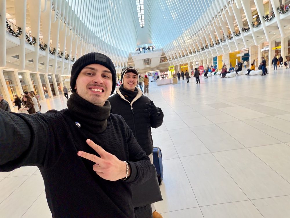Jonathan e Victor Pinto, fundadores da JV Translations